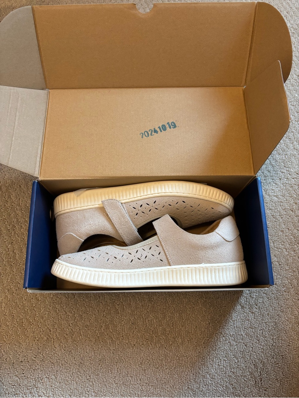 Women’s Beige White Mountain Shoes